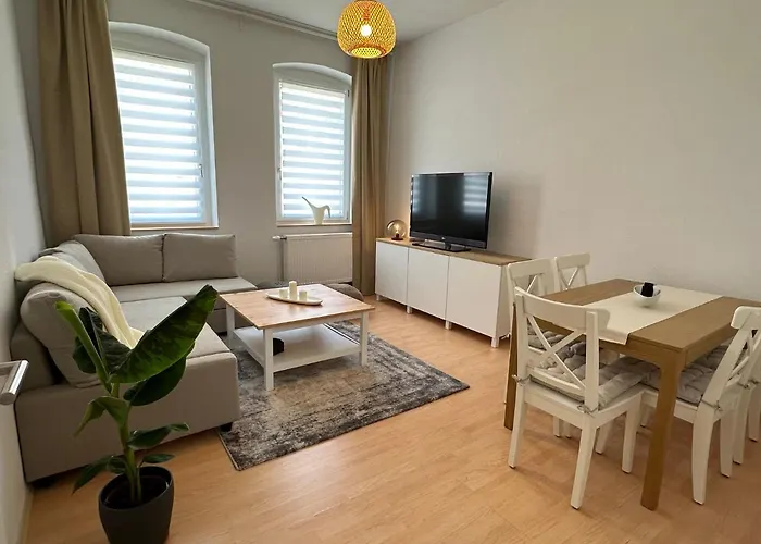Grosse Ferienwohnung Fuer Gruppen Und Familien Bis 8 Personen Mit Balkon