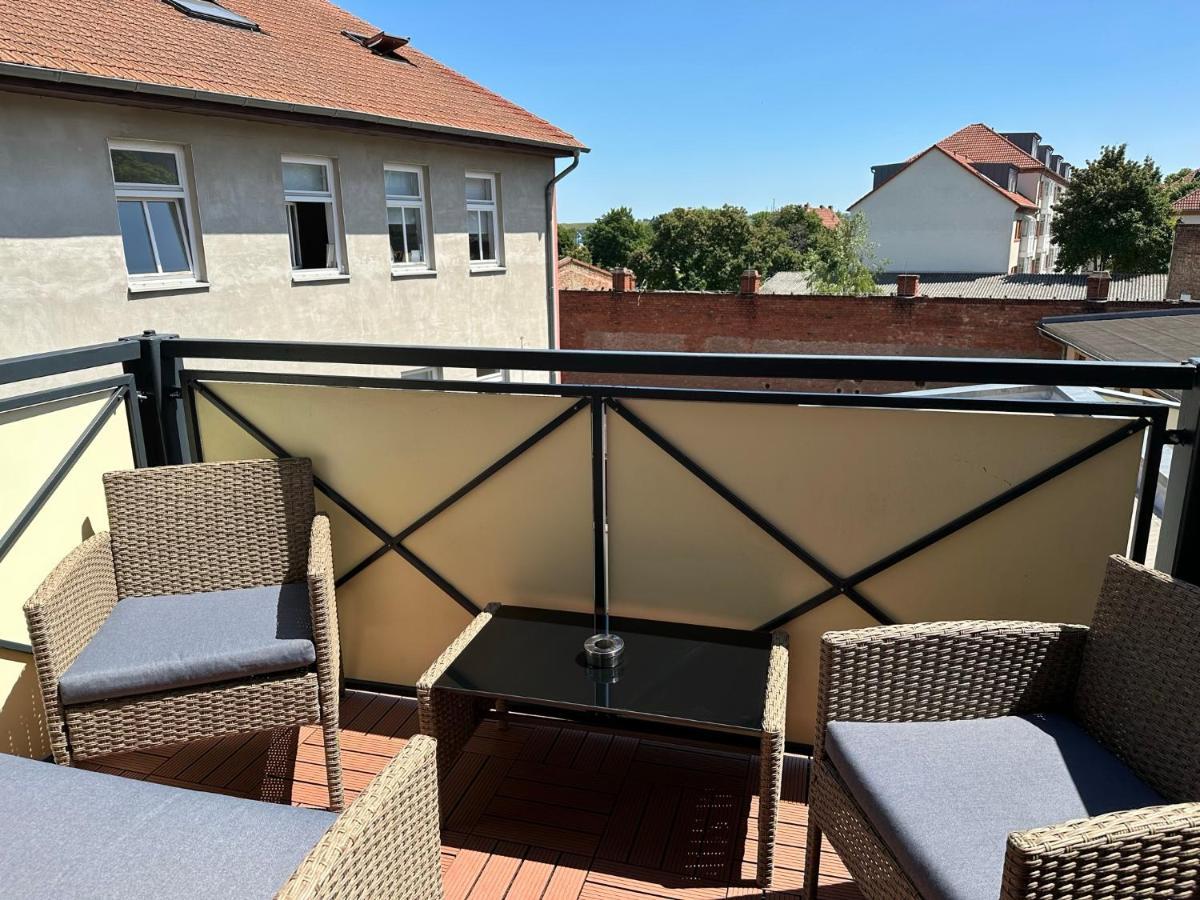 Grosse Fuer Gruppen Und Familien Bis 8 Personen Mit Balkon Erfurt